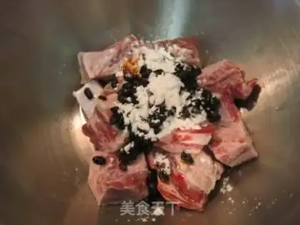 Make Steamed pork ribs in Cantonese soy sauce step 3