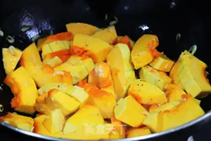 Make stir-fried shrimps with pumpkin step 5