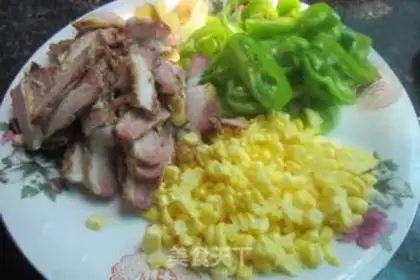 Make stir-fried bacon with sweet corn step 1