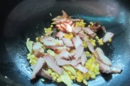 Make stir-fried bacon with sweet corn step 3