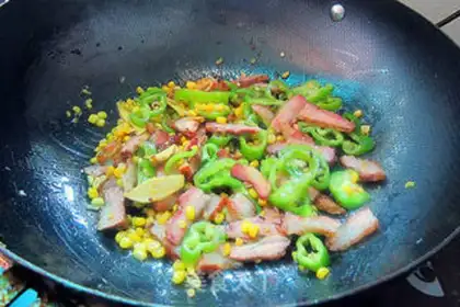 Make stir-fried bacon with sweet corn step 5
