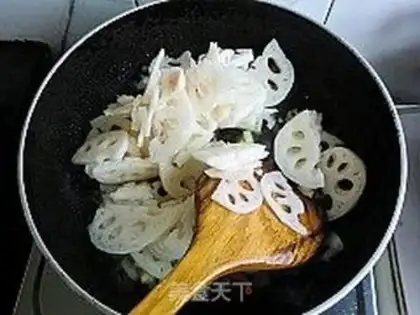 Make Fish-flavored lotus root slices step 7
