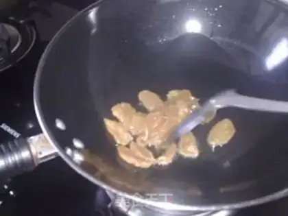 Make stir-fried pork with dried radish step 5