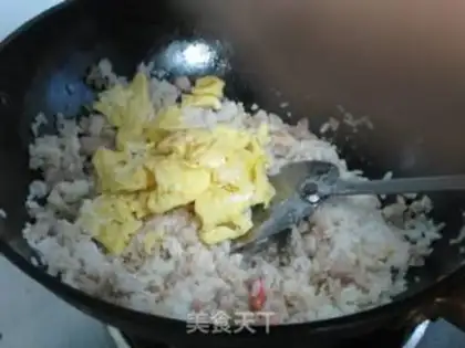 Make Fried rice with minced pork and egg step 1