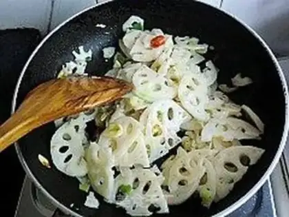 Make Fish-flavored lotus root slices step 8