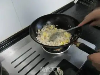 Make Fried rice with minced pork and egg step 2