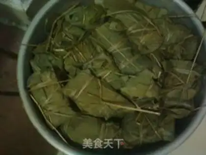 Make Guangdong rice dumplings step 8