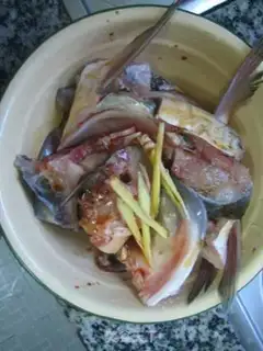 Make Spicy Fish Head Pot step 1
