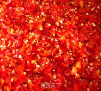 Make Sliced garlic and pepper mixed with river fish step 2
