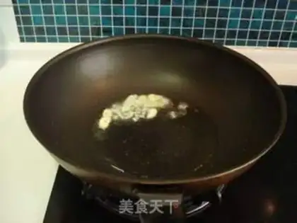 Make stir-fried ham with lettuce step 2