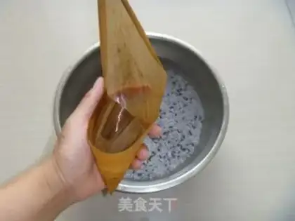 Make Black fragrant glutinous rice dumplings step 3