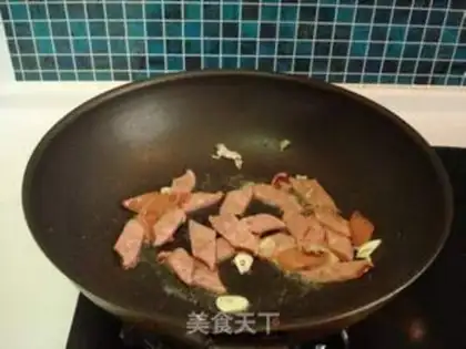 Make stir-fried ham with lettuce step 3