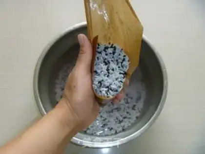 Make Black fragrant glutinous rice dumplings step 4