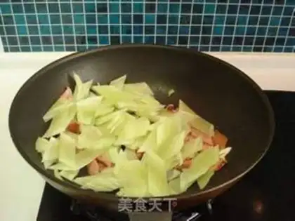 Make stir-fried ham with lettuce step 4