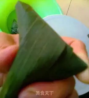Make zongzi step 8