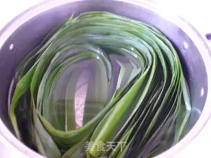 Make Purple glutinous eight-treasure rice dumplings step 1