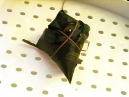 Make zongzi step 9