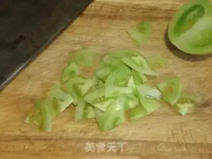 Make stir-fried pork slices with green persimmon step 0