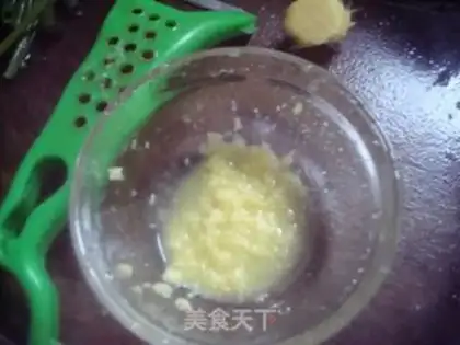 Make stir-fried pork neck with green onions step 3