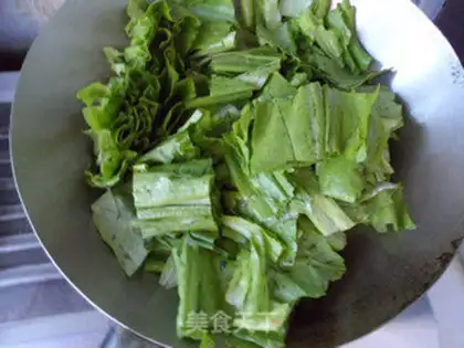Make Garlic oil and wheat vegetables step 2