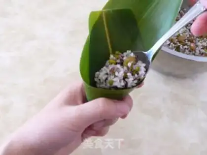 Make Purple glutinous eight-treasure rice dumplings step 7