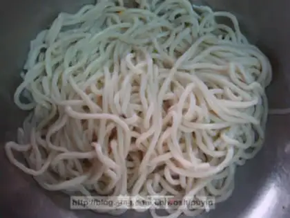Make Cold noodles with shredded cucumber step 0