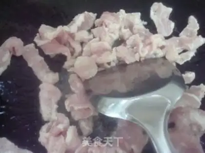 Make stir-fried pork neck with green onions step 5