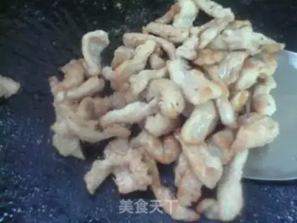 Make stir-fried pork neck with green onions step 6