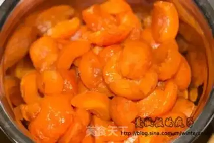 Make sweet apricot jam step 0