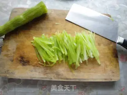Make Black fungus mixed with shredded bamboo shoots step 2