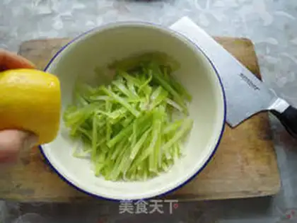 Make Black fungus mixed with shredded bamboo shoots step 4