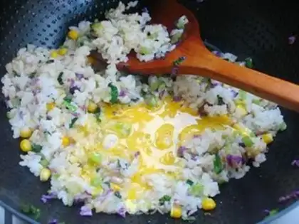 Make Celery, Purple Ganlan and Egg Fried Rice step 4
