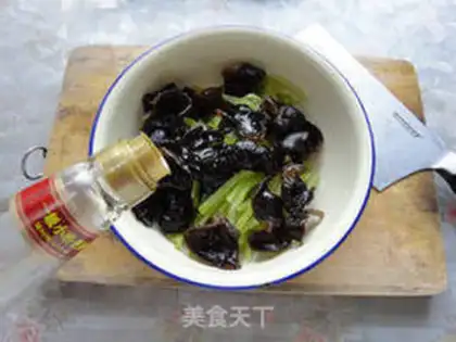 Make Black fungus mixed with shredded bamboo shoots step 9