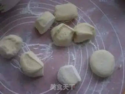 Make Sanhe noodle bean paste cake step 1