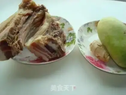 Make Stewed bacon with green radish step 0