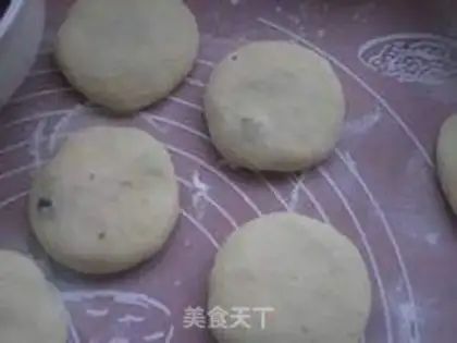 Make Sanhe noodle bean paste cake step 4