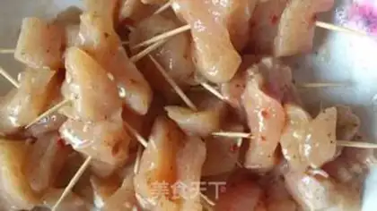Make Toothpick and cumin diced chicken step 1