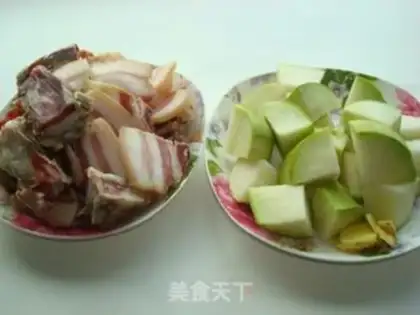 Make Stewed bacon with green radish step 2
