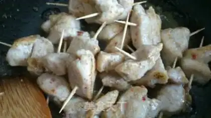 Make Toothpick and cumin diced chicken step 3