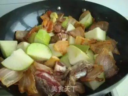 Make Stewed bacon with green radish step 6