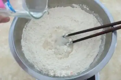 Make Chocolate flavor two-color steamed buns step 1