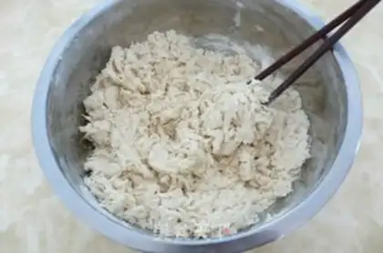 Make Chocolate flavor two-color steamed buns step 2