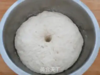 Make Chocolate flavor two-color steamed buns step 4