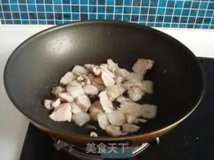 Make stir-fried pork with black bean sauce step 4