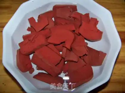 Make Qingfei soybean roast pig red step 1