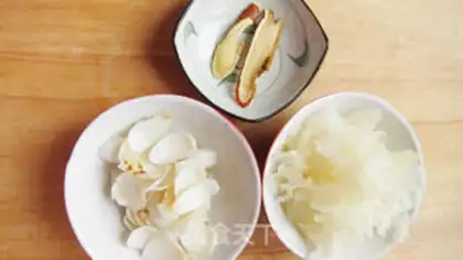 Make Snow ear licorice sweet soup step 0