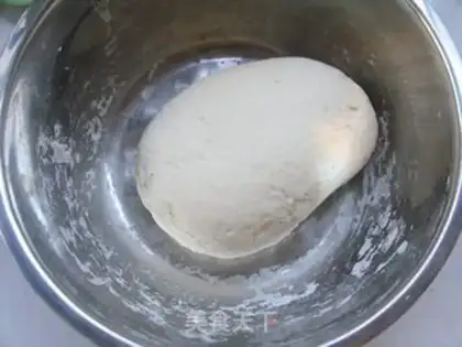 Make Steamed buns with onion and pork step 1