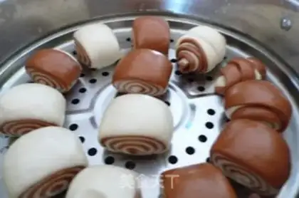 Make Chocolate flavor two-color steamed buns step 14