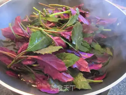 Make Preserved egg in soup with purple shellfish step 3