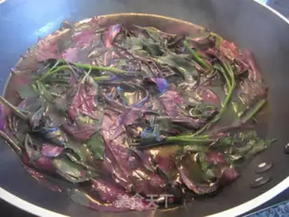 Make Preserved egg in soup with purple shellfish step 4